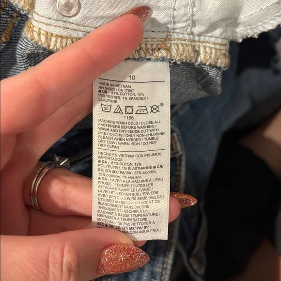 Old Navy Relaxed Fit Women’s Jeans in Light Blue - Picture 3 of 3